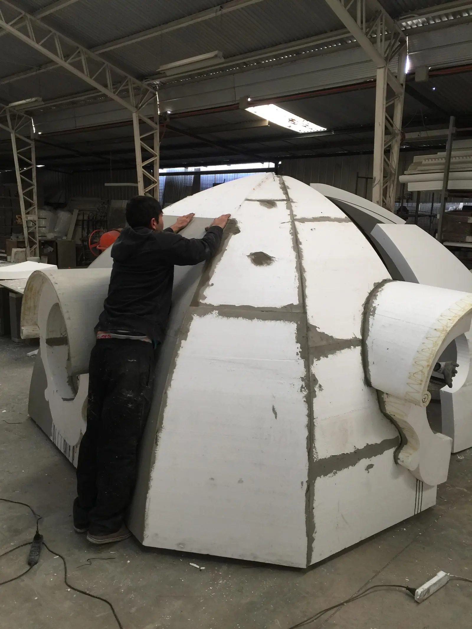 Fabricación de la cúpula de la Catedral de Rancagua en la planta de Arquipol en Quilicura