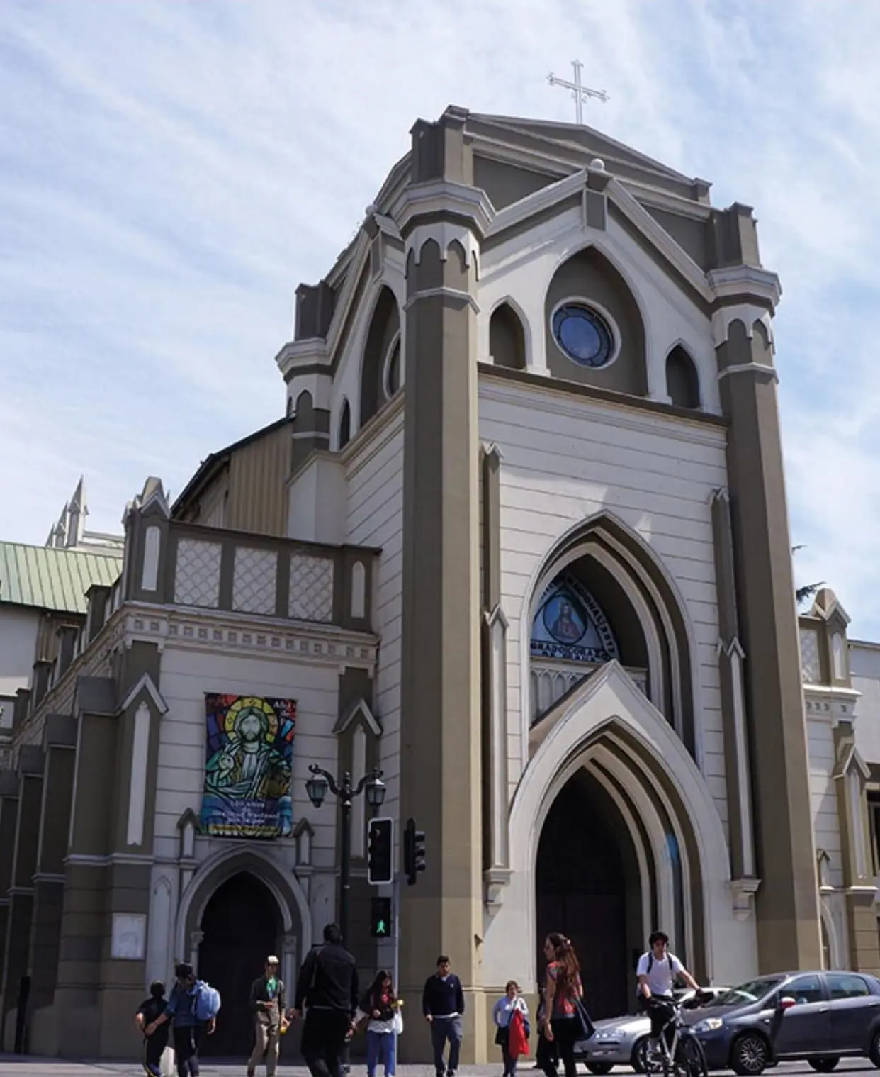 Fachada neogótica de la Catedral de Rancagua durante la restauración