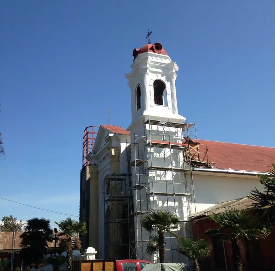 Torre del Templo de Maipo con las molduras exteriores fabricadas por Arquipol